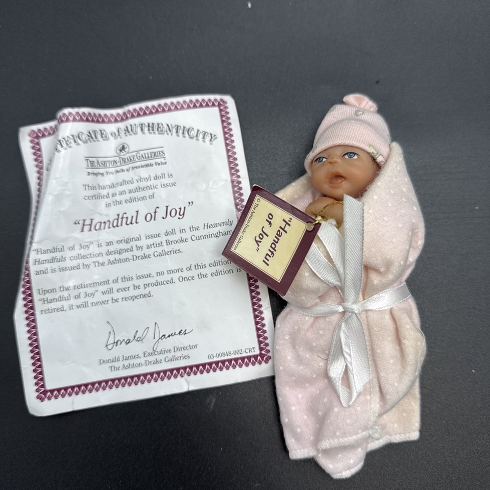 Ashton Drake - Handful of Joy Baby Doll - Heavenly Handfuls Collection